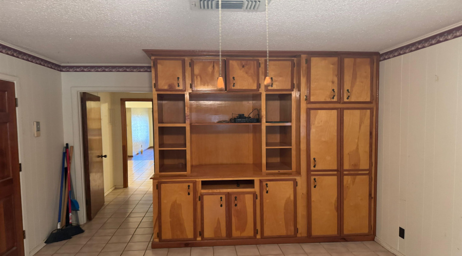 703 W Viggo St, Hebbronville, Texas 78361-4125, 4 Bedrooms Bedrooms, 9 Rooms Rooms,3 BathroomsBathrooms,Residential,For Sale,703 W Viggo St,20263994