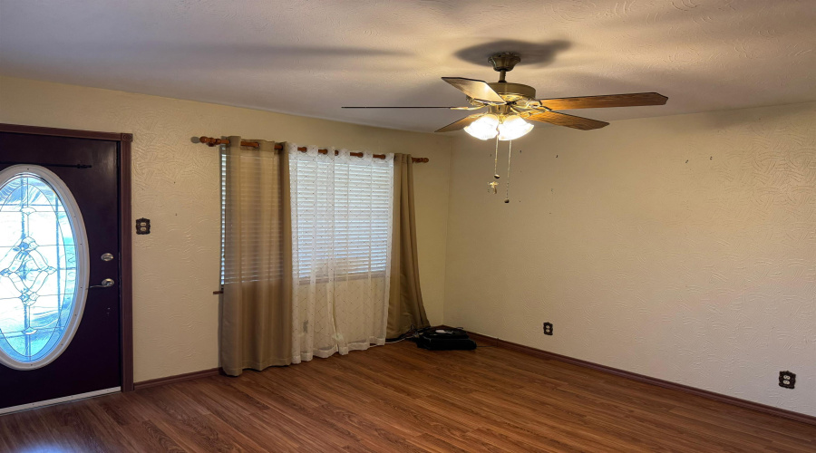 703 W Viggo St, Hebbronville, Texas 78361-4125, 4 Bedrooms Bedrooms, 9 Rooms Rooms,3 BathroomsBathrooms,Residential,For Sale,703 W Viggo St,20263994