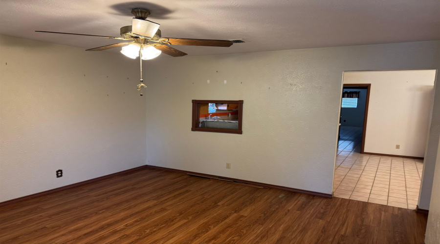 703 W Viggo St, Hebbronville, Texas 78361-4125, 4 Bedrooms Bedrooms, 9 Rooms Rooms,3 BathroomsBathrooms,Residential,For Sale,703 W Viggo St,20263994