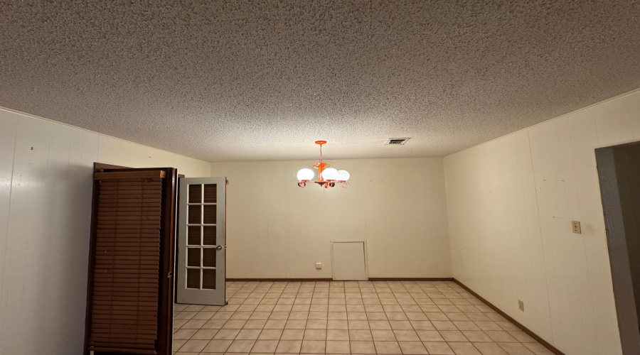 703 W Viggo St, Hebbronville, Texas 78361-4125, 4 Bedrooms Bedrooms, 9 Rooms Rooms,3 BathroomsBathrooms,Residential,For Sale,703 W Viggo St,20263994
