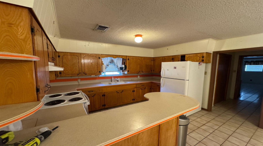 703 W Viggo St, Hebbronville, Texas 78361-4125, 4 Bedrooms Bedrooms, 9 Rooms Rooms,3 BathroomsBathrooms,Residential,For Sale,703 W Viggo St,20263994
