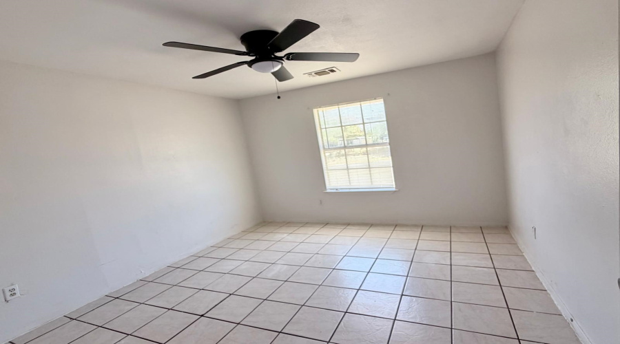 2620 Barrios St, Laredo, Texas 78043, 3 Bedrooms Bedrooms, 6 Rooms Rooms,1 BathroomBathrooms,Residential,For Rent,2620 Barrios St,20263995