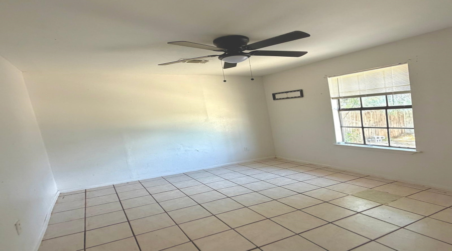 2620 Barrios St, Laredo, Texas 78043, 3 Bedrooms Bedrooms, 6 Rooms Rooms,1 BathroomBathrooms,Residential,For Rent,2620 Barrios St,20263995