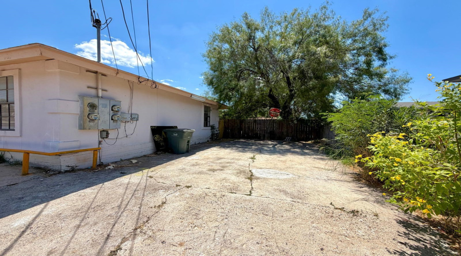 2620 Barrios St, Laredo, Texas 78043, 3 Bedrooms Bedrooms, 6 Rooms Rooms,1 BathroomBathrooms,Residential,For Rent,2620 Barrios St,20263995