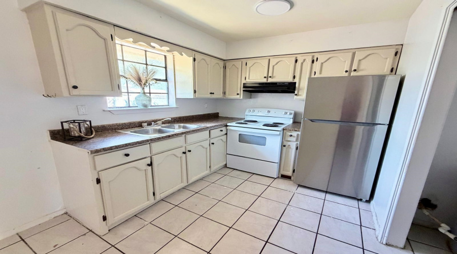 2620 Barrios St, Laredo, Texas 78043, 3 Bedrooms Bedrooms, 6 Rooms Rooms,1 BathroomBathrooms,Residential,For Rent,2620 Barrios St,20263995