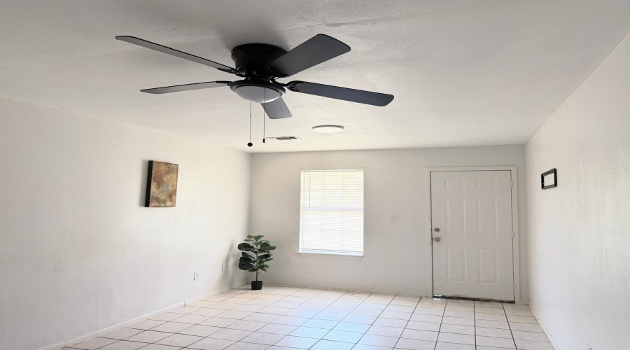 2620 Barrios St, Laredo, Texas 78043, 3 Bedrooms Bedrooms, 6 Rooms Rooms,1 BathroomBathrooms,Residential,For Rent,2620 Barrios St,20263995