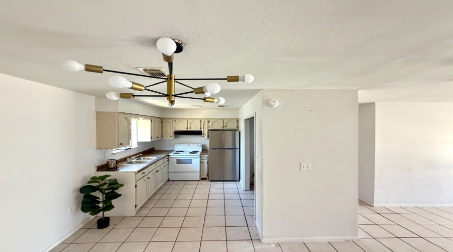 2620 Barrios St, Laredo, Texas 78043, 3 Bedrooms Bedrooms, 6 Rooms Rooms,1 BathroomBathrooms,Residential,For Rent,2620 Barrios St,20263995
