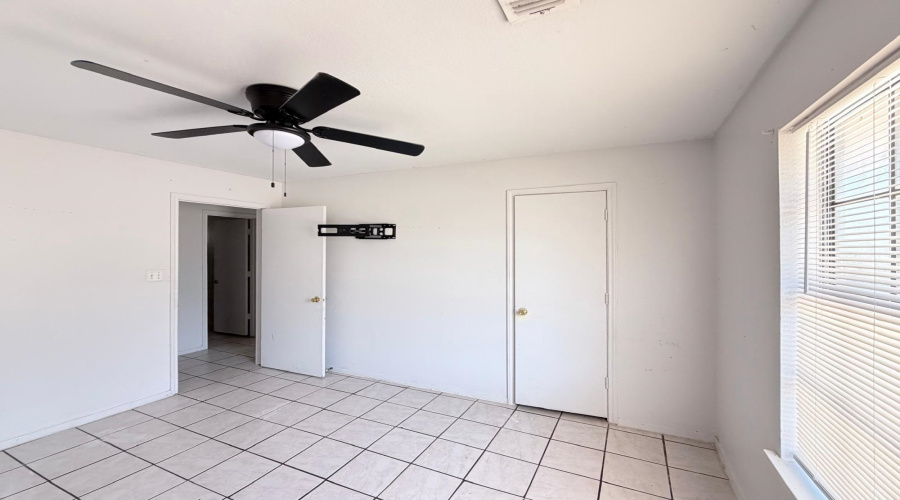 2620 Barrios St, Laredo, Texas 78043, 3 Bedrooms Bedrooms, 6 Rooms Rooms,1 BathroomBathrooms,Residential,For Rent,2620 Barrios St,20263995