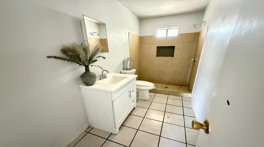 2620 Barrios St, Laredo, Texas 78043, 3 Bedrooms Bedrooms, 6 Rooms Rooms,1 BathroomBathrooms,Residential,For Rent,2620 Barrios St,20263995
