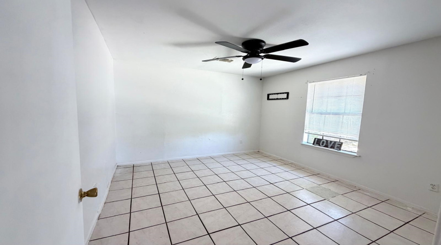 2620 Barrios St, Laredo, Texas 78043, 3 Bedrooms Bedrooms, 6 Rooms Rooms,1 BathroomBathrooms,Residential,For Rent,2620 Barrios St,20263995