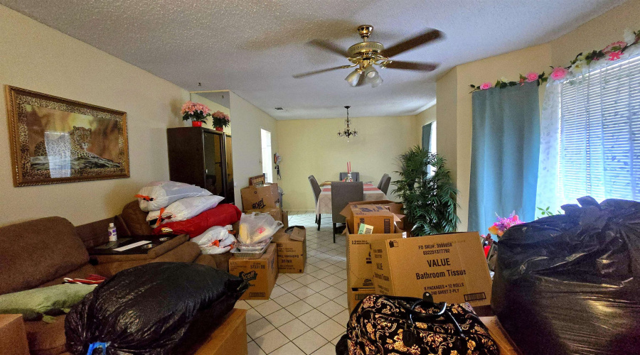 108 California St, Laredo, Texas 78041, 3 Bedrooms Bedrooms, 7 Rooms Rooms,2 BathroomsBathrooms,Residential,For Sale,108 California St,20263998