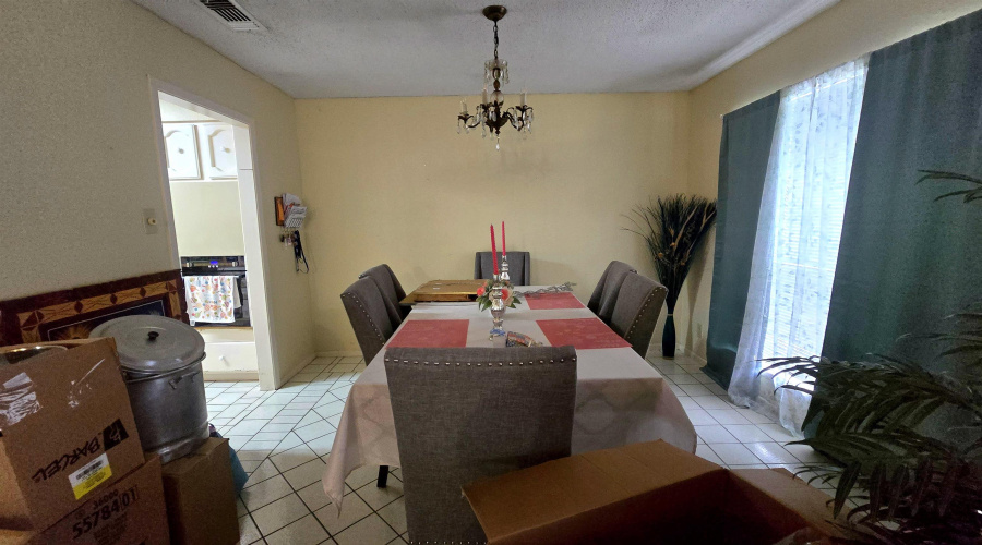 108 California St, Laredo, Texas 78041, 3 Bedrooms Bedrooms, 7 Rooms Rooms,2 BathroomsBathrooms,Residential,For Sale,108 California St,20263998