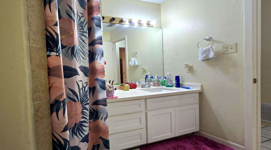 108 California St, Laredo, Texas 78041, 3 Bedrooms Bedrooms, 7 Rooms Rooms,2 BathroomsBathrooms,Residential,For Sale,108 California St,20263998