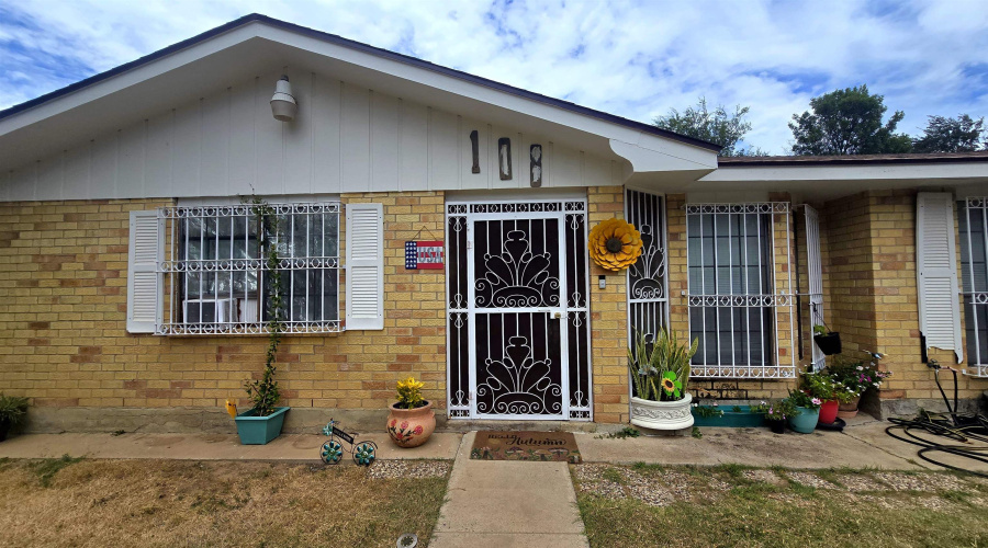 108 California St, Laredo, Texas 78041, 3 Bedrooms Bedrooms, 7 Rooms Rooms,2 BathroomsBathrooms,Residential,For Sale,108 California St,20263998