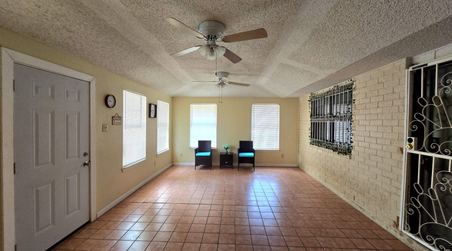 108 California St, Laredo, Texas 78041, 3 Bedrooms Bedrooms, 7 Rooms Rooms,2 BathroomsBathrooms,Residential,For Sale,108 California St,20263998