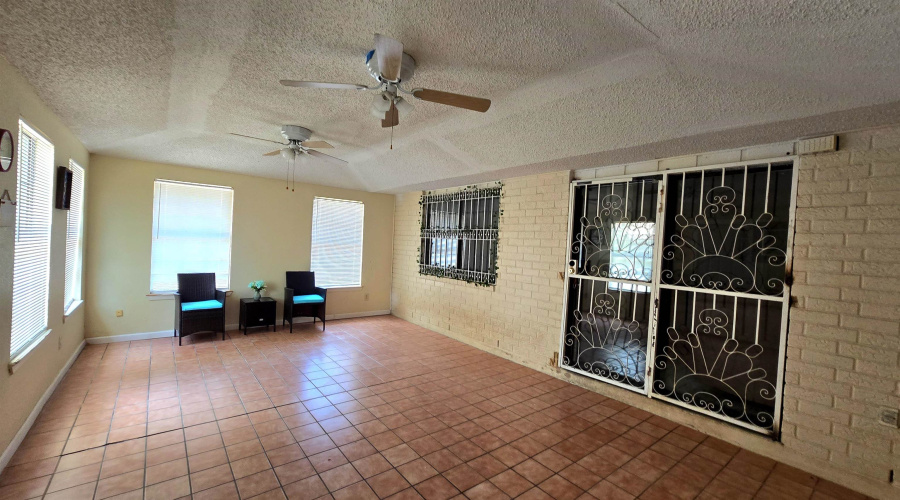 108 California St, Laredo, Texas 78041, 3 Bedrooms Bedrooms, 7 Rooms Rooms,2 BathroomsBathrooms,Residential,For Sale,108 California St,20263998
