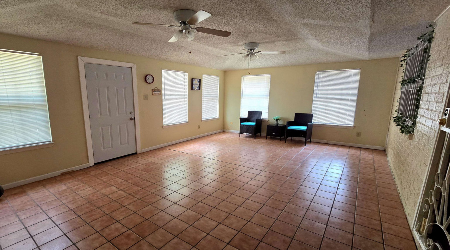 108 California St, Laredo, Texas 78041, 3 Bedrooms Bedrooms, 7 Rooms Rooms,2 BathroomsBathrooms,Residential,For Sale,108 California St,20263998