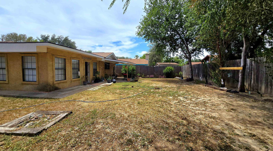 108 California St, Laredo, Texas 78041, 3 Bedrooms Bedrooms, 7 Rooms Rooms,2 BathroomsBathrooms,Residential,For Sale,108 California St,20263998