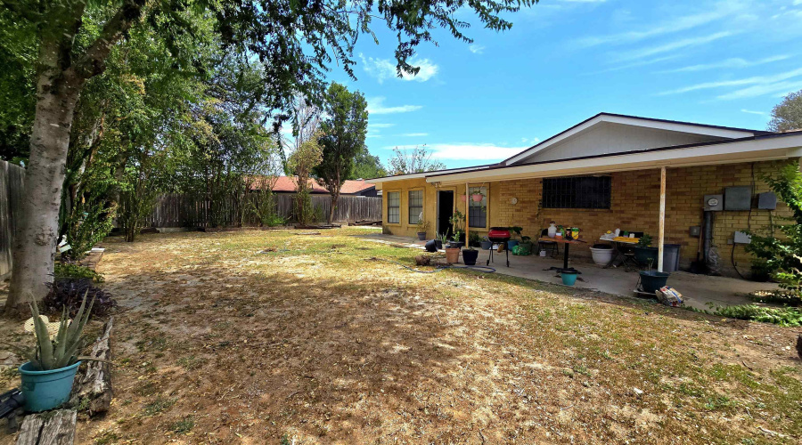 108 California St, Laredo, Texas 78041, 3 Bedrooms Bedrooms, 7 Rooms Rooms,2 BathroomsBathrooms,Residential,For Sale,108 California St,20263998