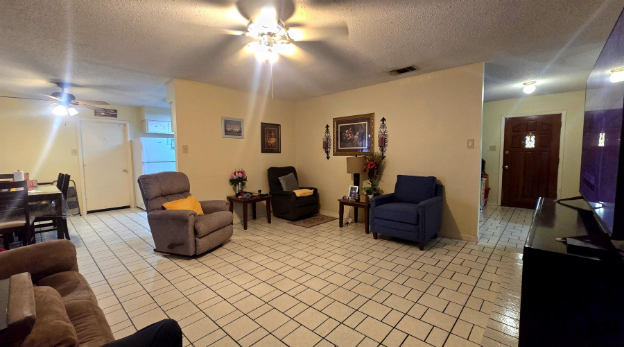 108 California St, Laredo, Texas 78041, 3 Bedrooms Bedrooms, 7 Rooms Rooms,2 BathroomsBathrooms,Residential,For Sale,108 California St,20263998