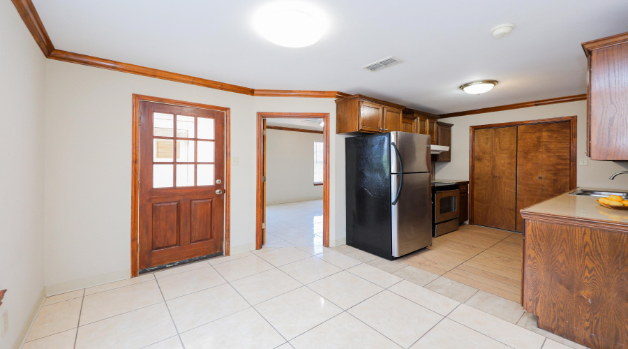 2704 San Agustin Ave, Laredo, Texas 78040, 2 Bedrooms Bedrooms, 4 Rooms Rooms,2 BathroomsBathrooms,Residential,For Rent,2704 San Agustin Ave,20264000