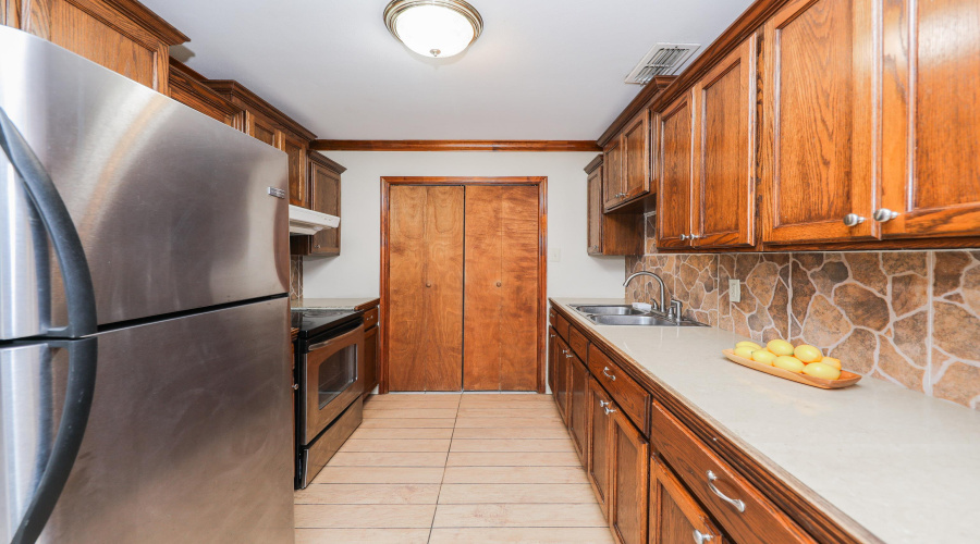 2704 San Agustin Ave, Laredo, Texas 78040, 2 Bedrooms Bedrooms, 4 Rooms Rooms,2 BathroomsBathrooms,Residential,For Rent,2704 San Agustin Ave,20264000