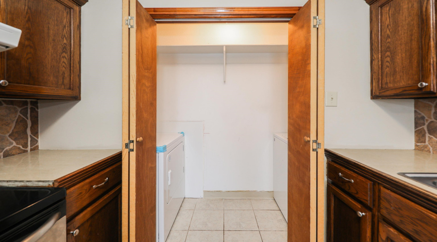 2704 San Agustin Ave, Laredo, Texas 78040, 2 Bedrooms Bedrooms, 4 Rooms Rooms,2 BathroomsBathrooms,Residential,For Rent,2704 San Agustin Ave,20264000