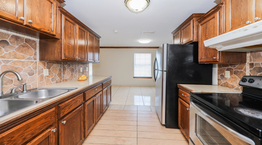 2704 San Agustin Ave, Laredo, Texas 78040, 2 Bedrooms Bedrooms, 4 Rooms Rooms,2 BathroomsBathrooms,Residential,For Rent,2704 San Agustin Ave,20264000