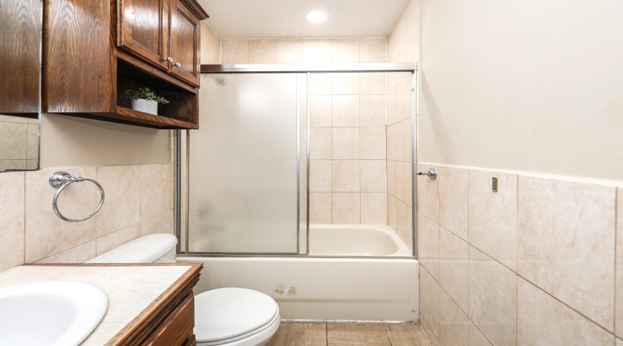 2704 San Agustin Ave, Laredo, Texas 78040, 2 Bedrooms Bedrooms, 4 Rooms Rooms,2 BathroomsBathrooms,Residential,For Rent,2704 San Agustin Ave,20264000
