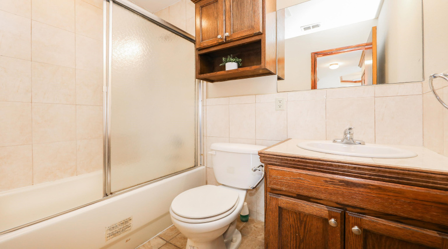 2704 San Agustin Ave, Laredo, Texas 78040, 2 Bedrooms Bedrooms, 4 Rooms Rooms,2 BathroomsBathrooms,Residential,For Rent,2704 San Agustin Ave,20264000
