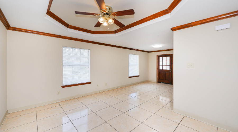 2704 San Agustin Ave, Laredo, Texas 78040, 2 Bedrooms Bedrooms, 4 Rooms Rooms,2 BathroomsBathrooms,Residential,For Rent,2704 San Agustin Ave,20264000