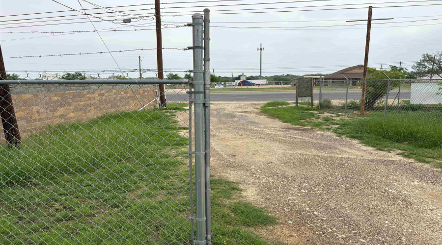 5507 Saunders St, LAREDO, Texas 78041-3576, 1 Bedroom Bedrooms, 21 Rooms Rooms,2 BathroomsBathrooms,Commercial/industrial,For Sale,5507 Saunders St,20261934