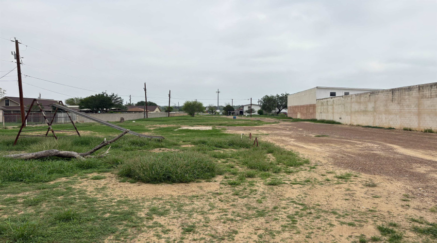 5507 Saunders St, LAREDO, Texas 78041-3576, 1 Bedroom Bedrooms, 21 Rooms Rooms,2 BathroomsBathrooms,Commercial/industrial,For Sale,5507 Saunders St,20261934
