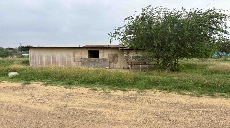 5507 Saunders St, LAREDO, Texas 78041-3576, 1 Bedroom Bedrooms, 21 Rooms Rooms,2 BathroomsBathrooms,Commercial/industrial,For Sale,5507 Saunders St,20261934