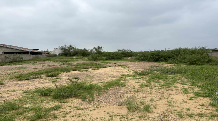 5507 Saunders St, LAREDO, Texas 78041-3576, 1 Bedroom Bedrooms, 21 Rooms Rooms,2 BathroomsBathrooms,Commercial/industrial,For Sale,5507 Saunders St,20261934