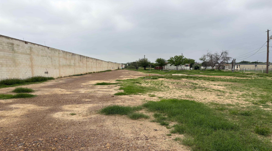 5507 Saunders St, LAREDO, Texas 78041-3576, 1 Bedroom Bedrooms, 21 Rooms Rooms,2 BathroomsBathrooms,Commercial/industrial,For Sale,5507 Saunders St,20261934