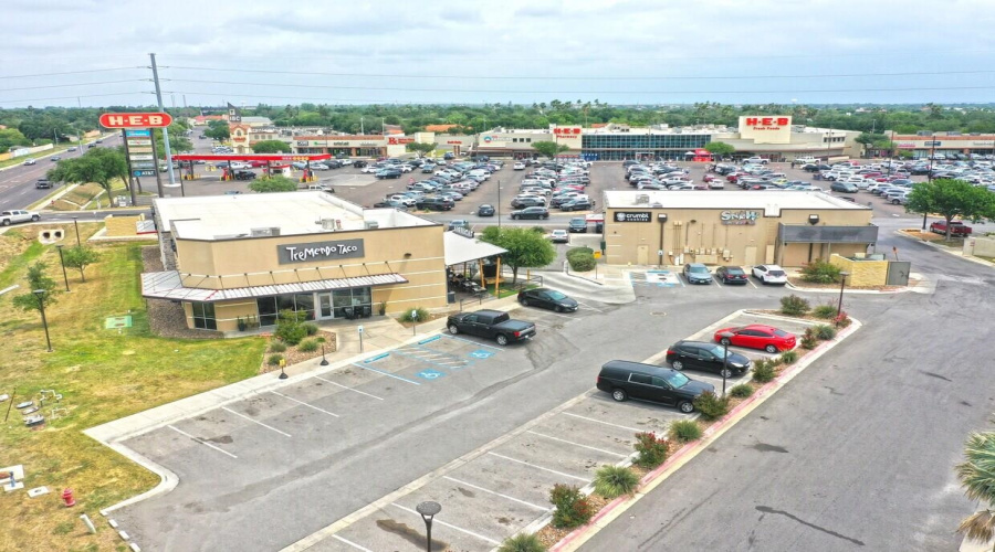 7709 McPherson Rd, Laredo, Texas 78045, 1 Room Rooms,4 BathroomsBathrooms,Commercial retail/office,For Sale,7709 McPherson Rd,20263997