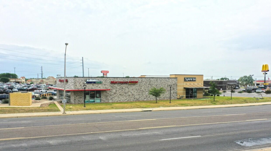 7709 McPherson Rd, Laredo, Texas 78045, 1 Room Rooms,4 BathroomsBathrooms,Commercial retail/office,For Sale,7709 McPherson Rd,20263997