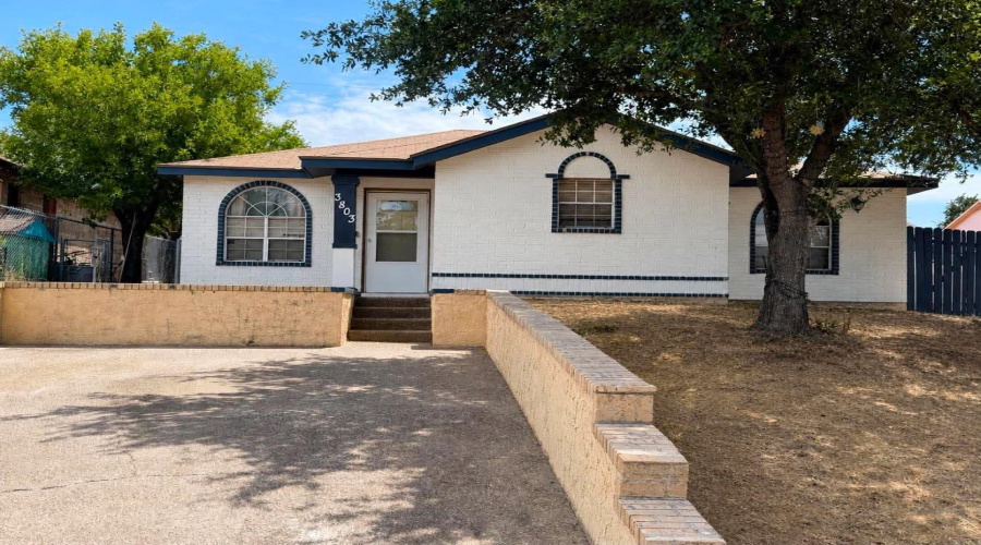 3803 S Lost Creek Lp, Laredo, Texas 78046, 3 Bedrooms Bedrooms, 5 Rooms Rooms,2 BathroomsBathrooms,Residential,For Sale,3803 S Lost Creek Lp,20264003