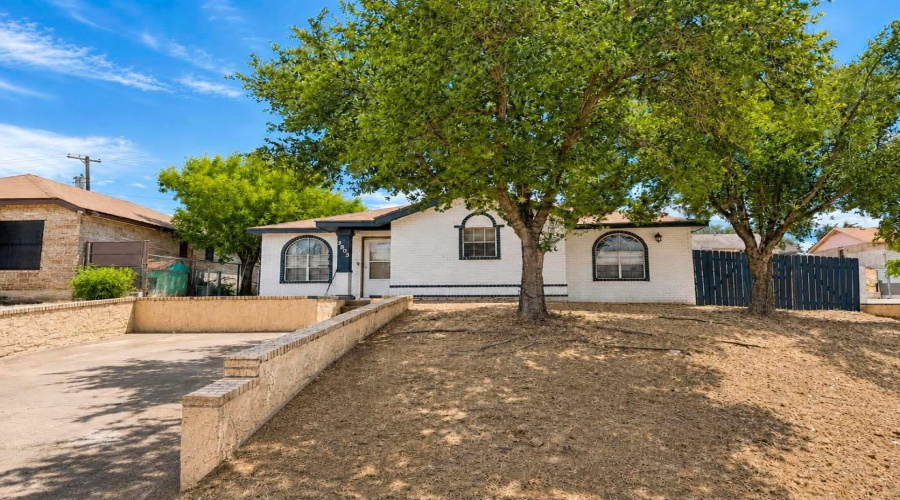 3803 S Lost Creek Lp, Laredo, Texas 78046, 3 Bedrooms Bedrooms, 5 Rooms Rooms,2 BathroomsBathrooms,Residential,For Sale,3803 S Lost Creek Lp,20264003