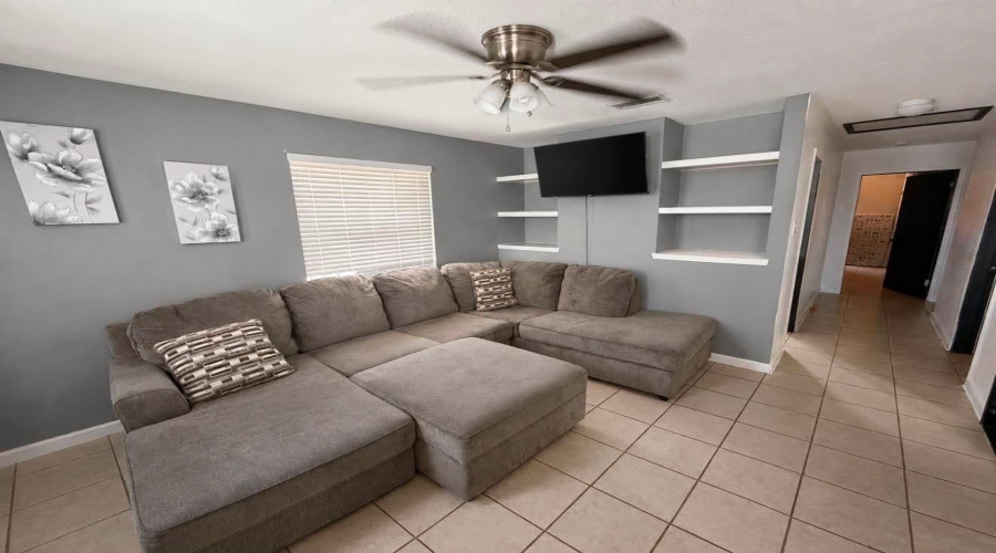 3803 S Lost Creek Lp, Laredo, Texas 78046, 3 Bedrooms Bedrooms, 5 Rooms Rooms,2 BathroomsBathrooms,Residential,For Sale,3803 S Lost Creek Lp,20264003