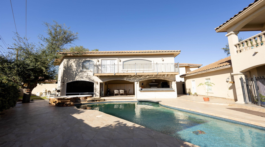 3001 Copperfield Cir, Laredo, Texas 78045, 5 Bedrooms Bedrooms, 15 Rooms Rooms,4 BathroomsBathrooms,Residential,For Sale,3001 Copperfield Cir,20264006