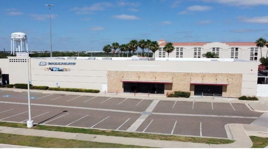 7901 San Dario Ave, Laredo, Texas 78045, 1 Room Rooms,4 BathroomsBathrooms,Commercial retail/office,For Sale,7901 San Dario Ave,20264008