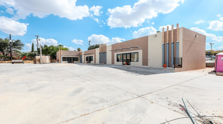 3515 Jaime Zapata Memorial Hwy, Laredo, Texas 78043, 6 Rooms Rooms,1 BathroomBathrooms,Commercial retail/office,For Rent,3515 Jaime Zapata Memorial Hwy,20264020