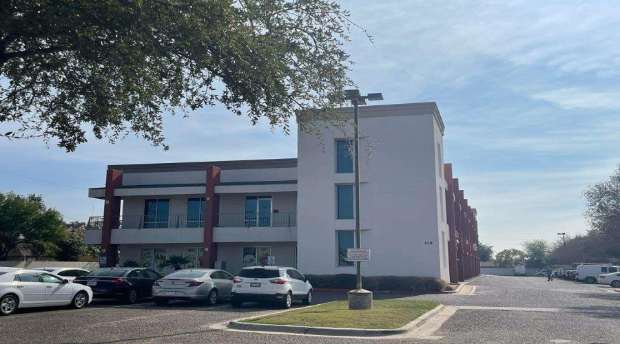 315 Calle Del Norte, Laredo, Texas 78041, 1 Room Rooms,2 BathroomsBathrooms,Commercial retail/office,For Sale,315 Calle Del Norte,20264030
