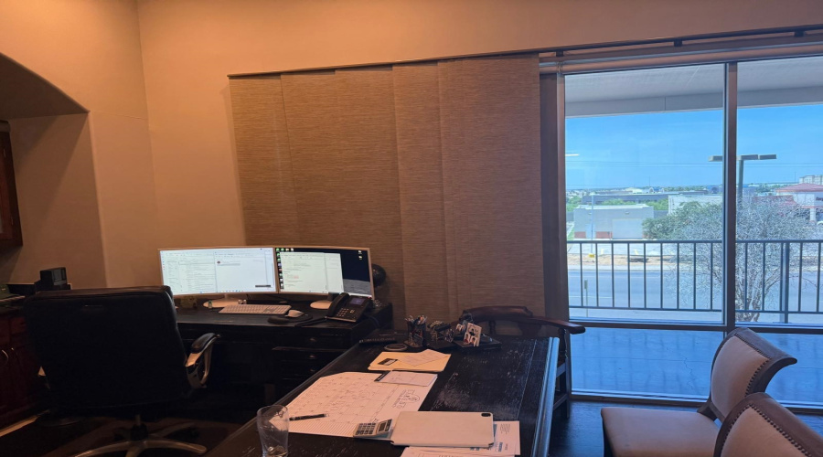 315 Calle Del Norte, Laredo, Texas 78041, 1 Room Rooms,2 BathroomsBathrooms,Commercial retail/office,For Sale,315 Calle Del Norte,20264030