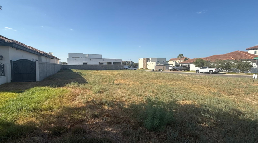 2920 Dickinson Dr, Laredo, Texas 78041, ,Land,For Sale,2920 Dickinson Dr,20264026