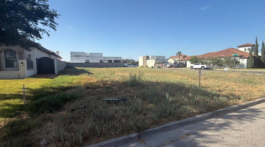2920 Dickinson Dr, Laredo, Texas 78041, ,Land,For Sale,2920 Dickinson Dr,20264026