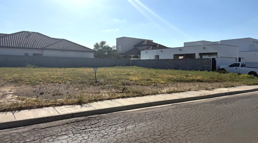 2920 Dickinson Dr, Laredo, Texas 78041, ,Land,For Sale,2920 Dickinson Dr,20264026