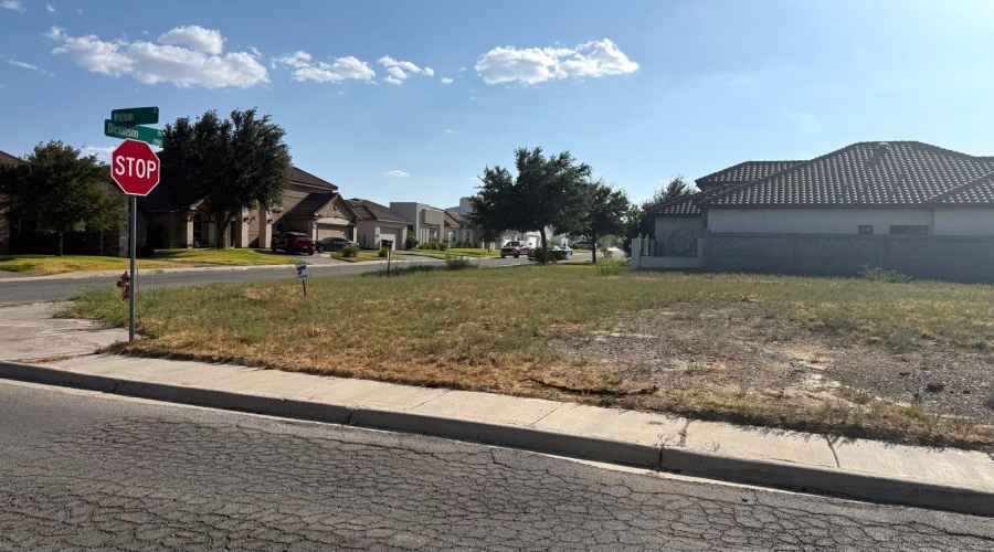 2920 Dickinson Dr, Laredo, Texas 78041, ,Land,For Sale,2920 Dickinson Dr,20264026